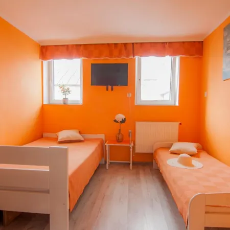 Wynajem Apartamentow I Pokoi. Ustronie Morskie Exterior photo