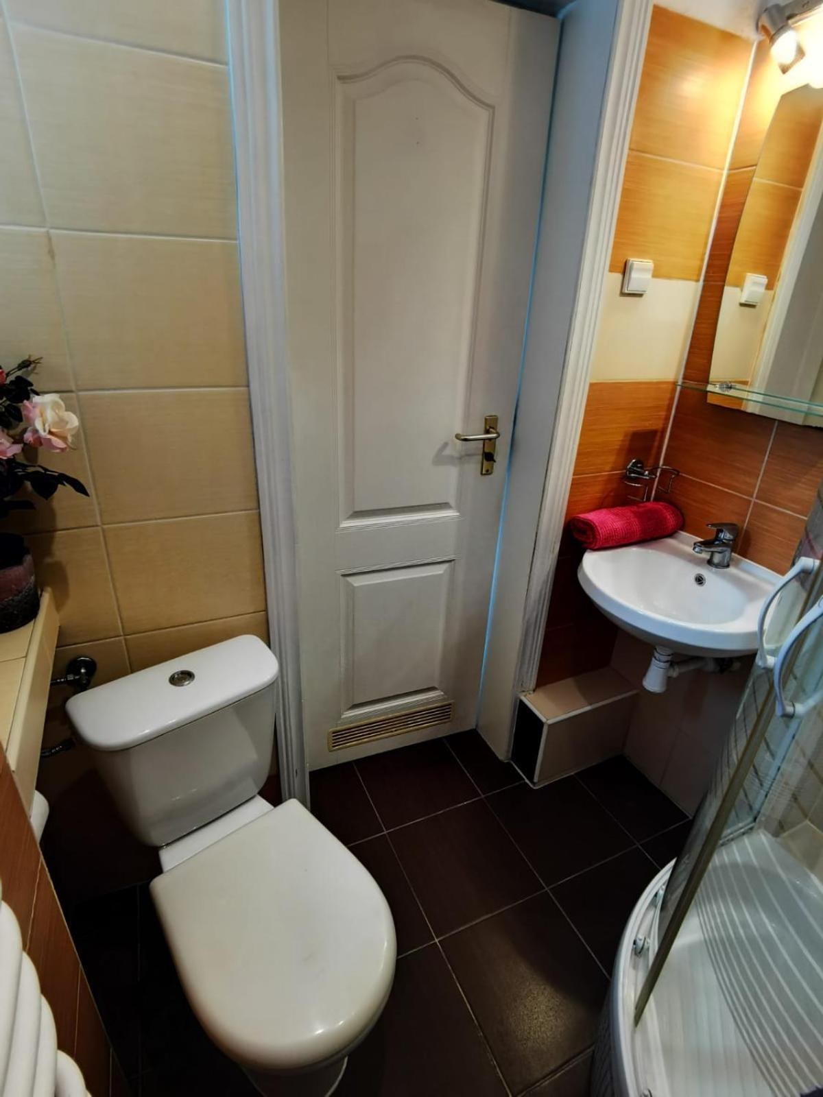 Wynajem Apartamentow I Pokoi. *