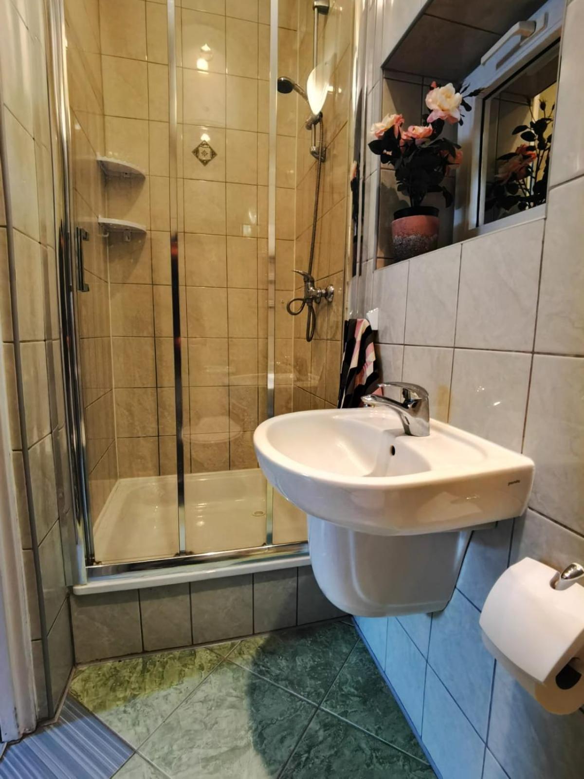 Wynajem Apartamentow I Pokoi.